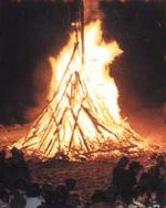 Prächtig anzusehen, in Graz aber vervboten: Brauchtumsfeuer!
