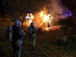 Foto 4. 2.8.2019 Holzhütte in Vollbrand, Florianibergstraße © BF Graz Foto 4. 2.8.2019 Holzhütte in Vollbrand, Florianibergstraße